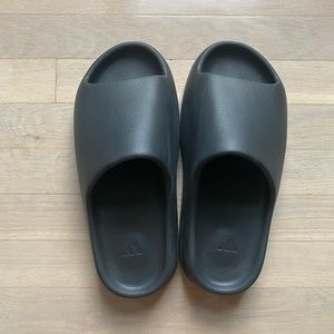 Adidas Yeezy Slides “Onyx”
